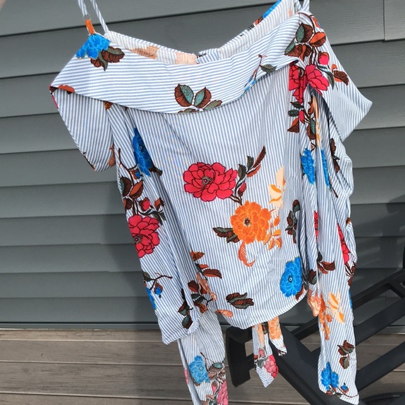 Off the shoulder floral top - Picture 5 of 5